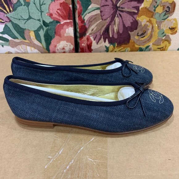 CHANEL Dark Wash Denim Flats Spring 2006 - Picture 5 of 7